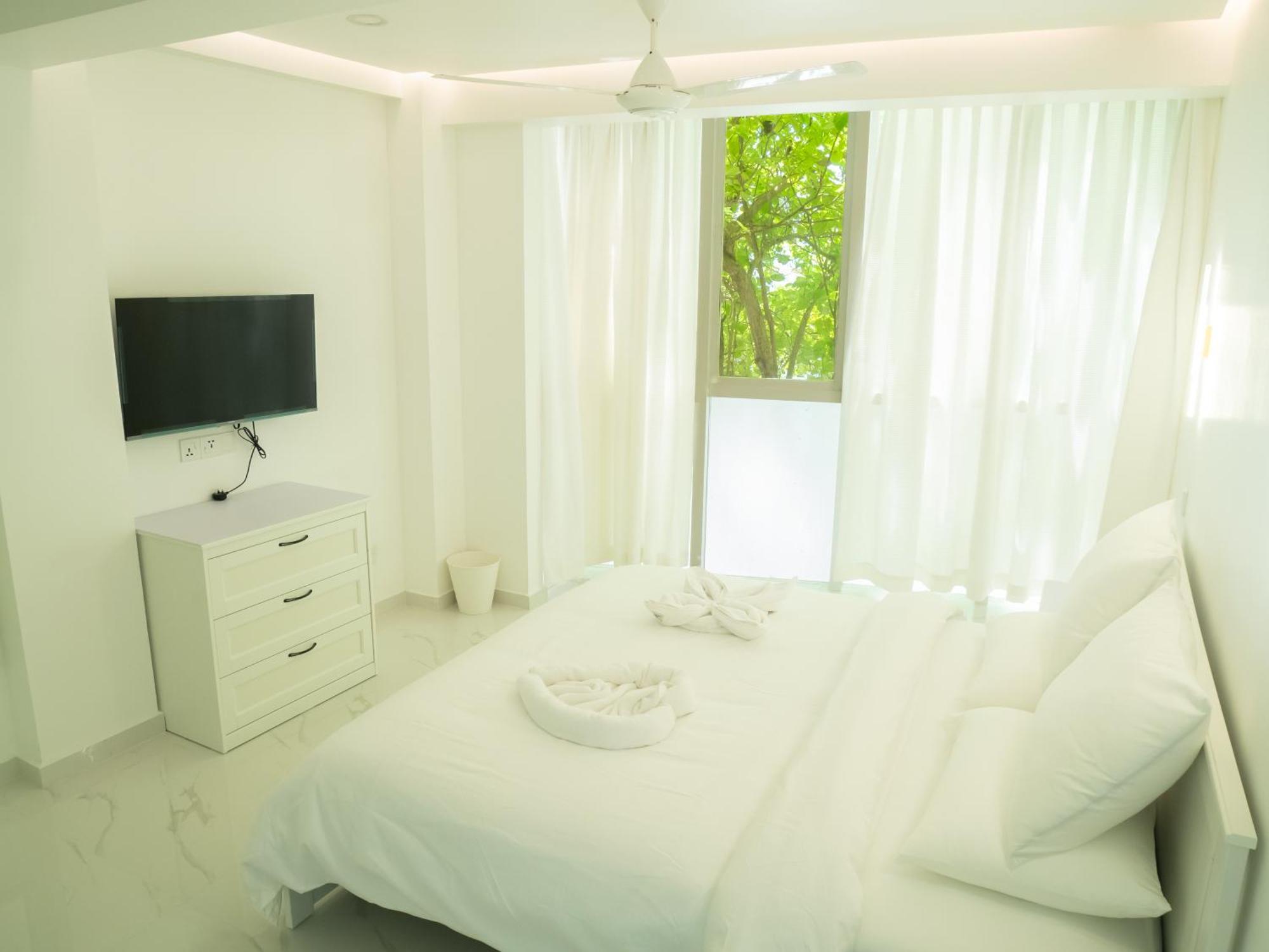 Beachfront Apartment Мале Екстер'єр фото