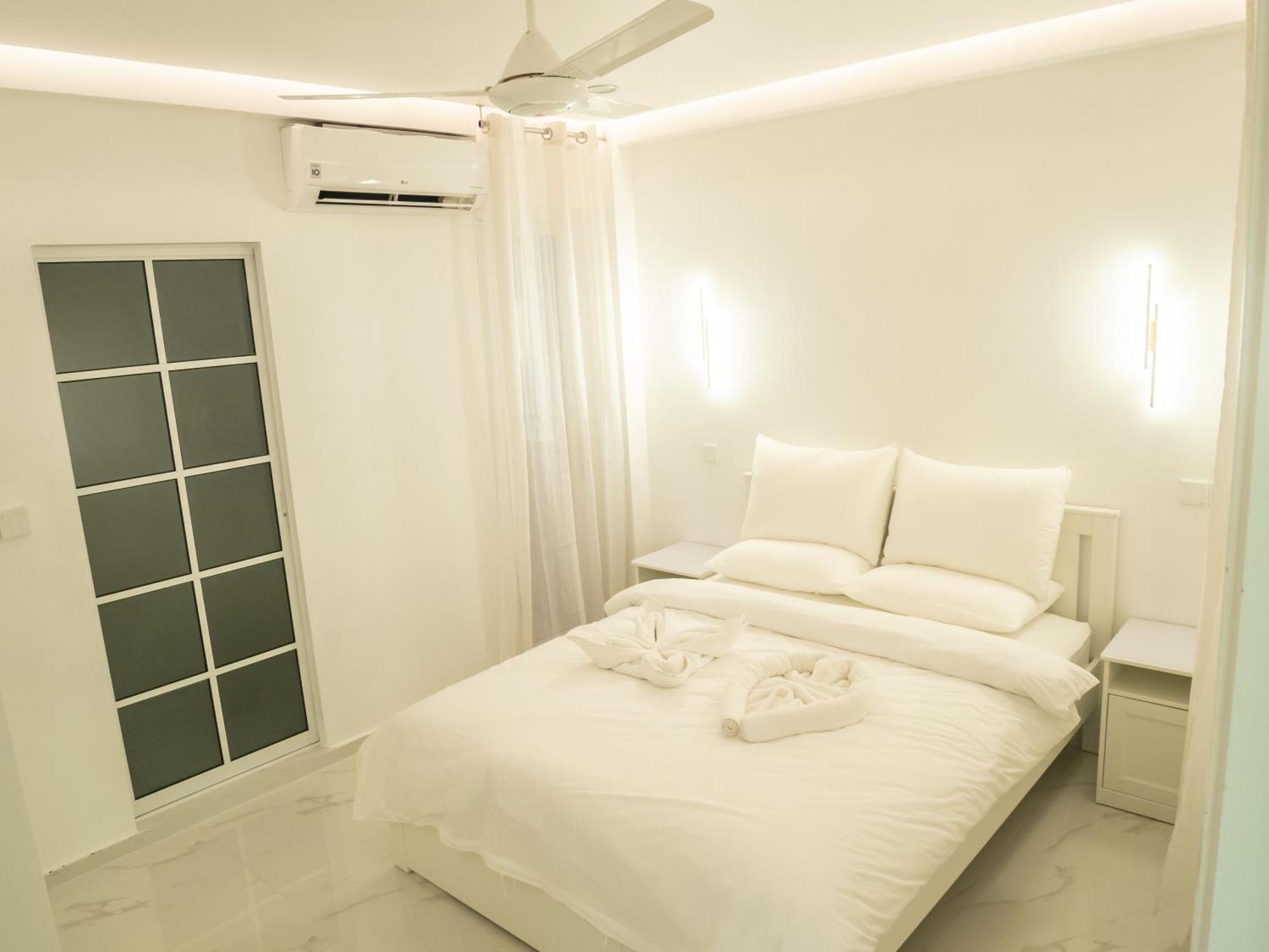 Beachfront Apartment Мале Екстер'єр фото