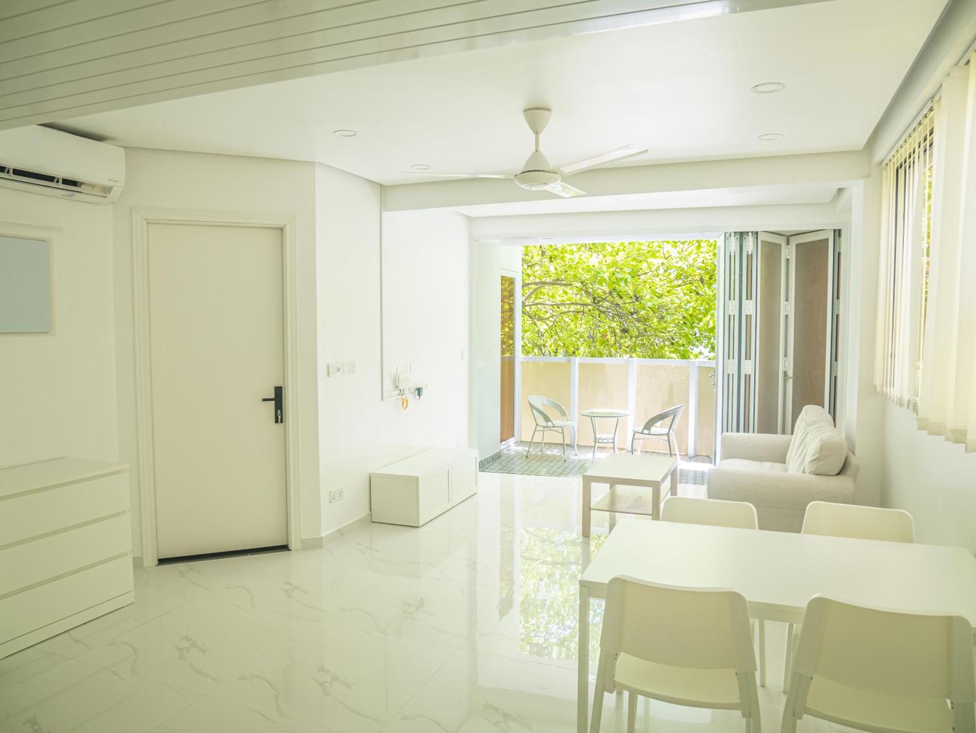 Beachfront Apartment Мале Екстер'єр фото