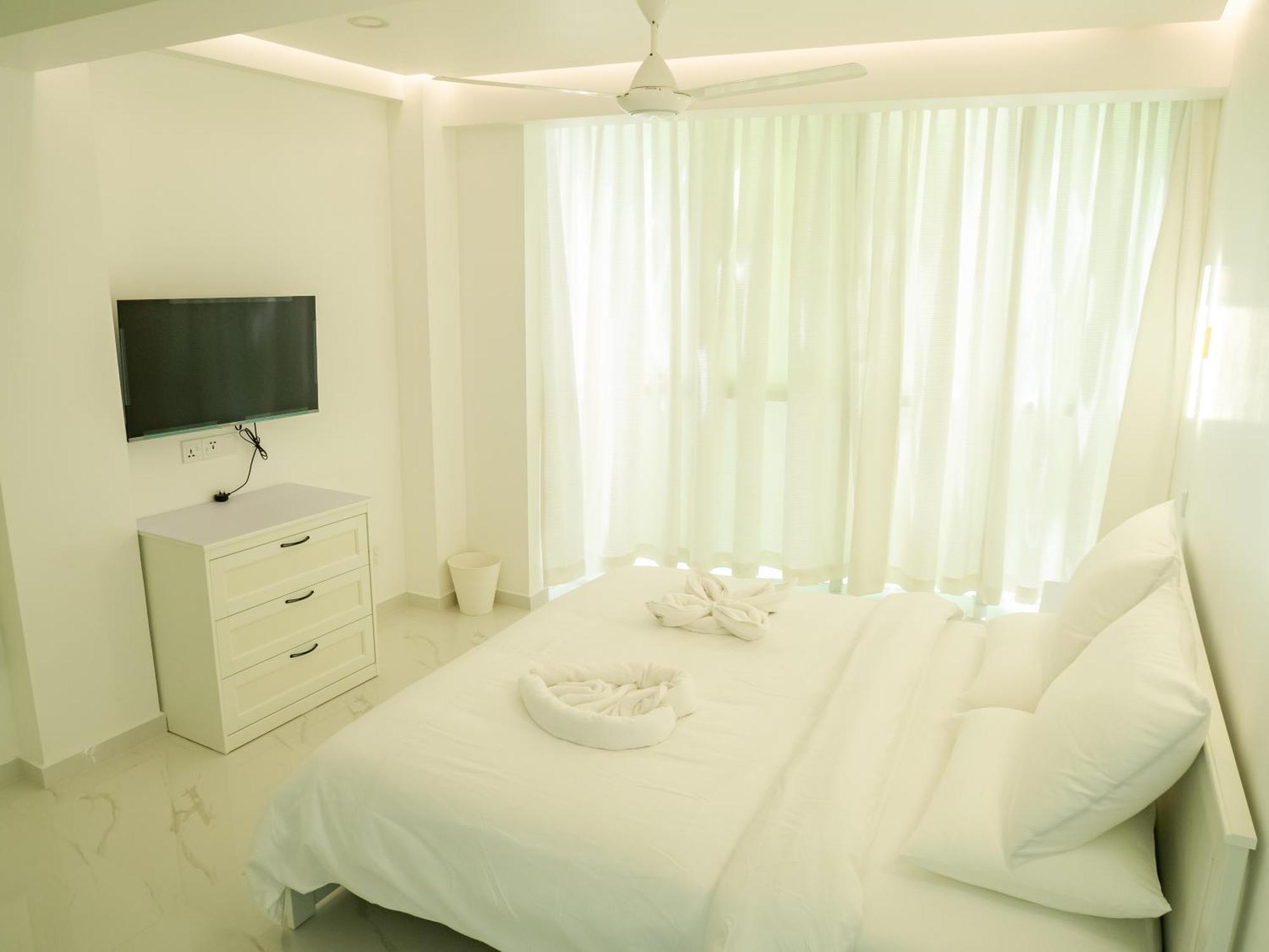 Beachfront Apartment Мале Екстер'єр фото